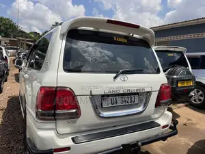 Toyota Land Cruiser 2007 White