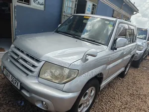 Mitsubishi Pajero IO 2000 Silver