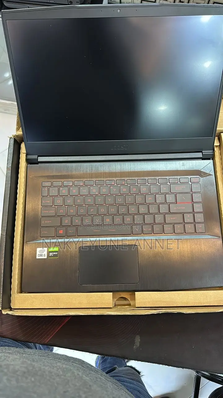 New Laptop 8GB Intel Core i5 SSD 512GB