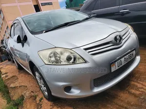 Toyota Auris 2010 Silver