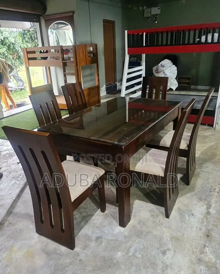 Home and Hotel Dinning Tables