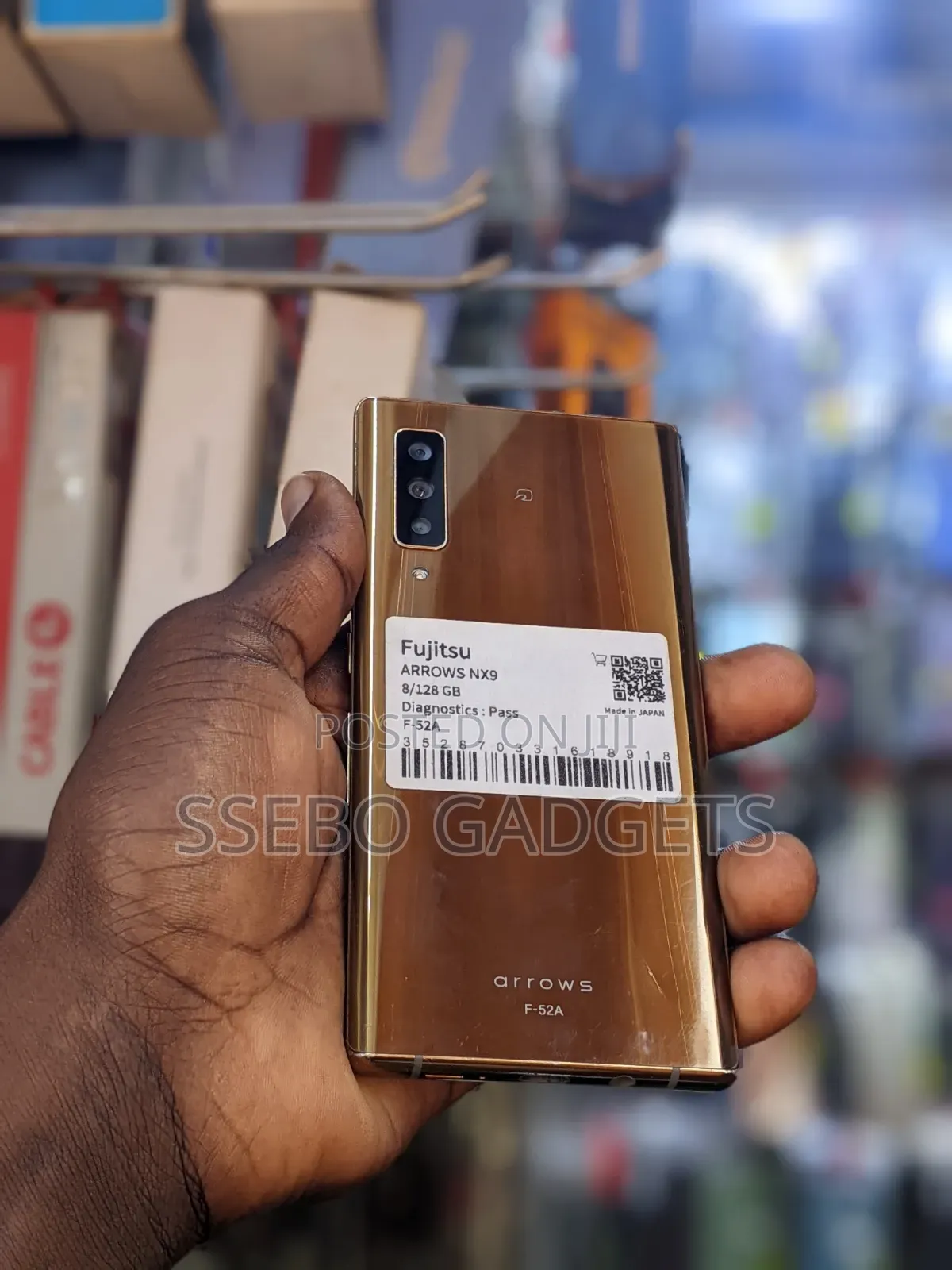 Fujitsu Arrows NX9 F-52A 128 GB Gold