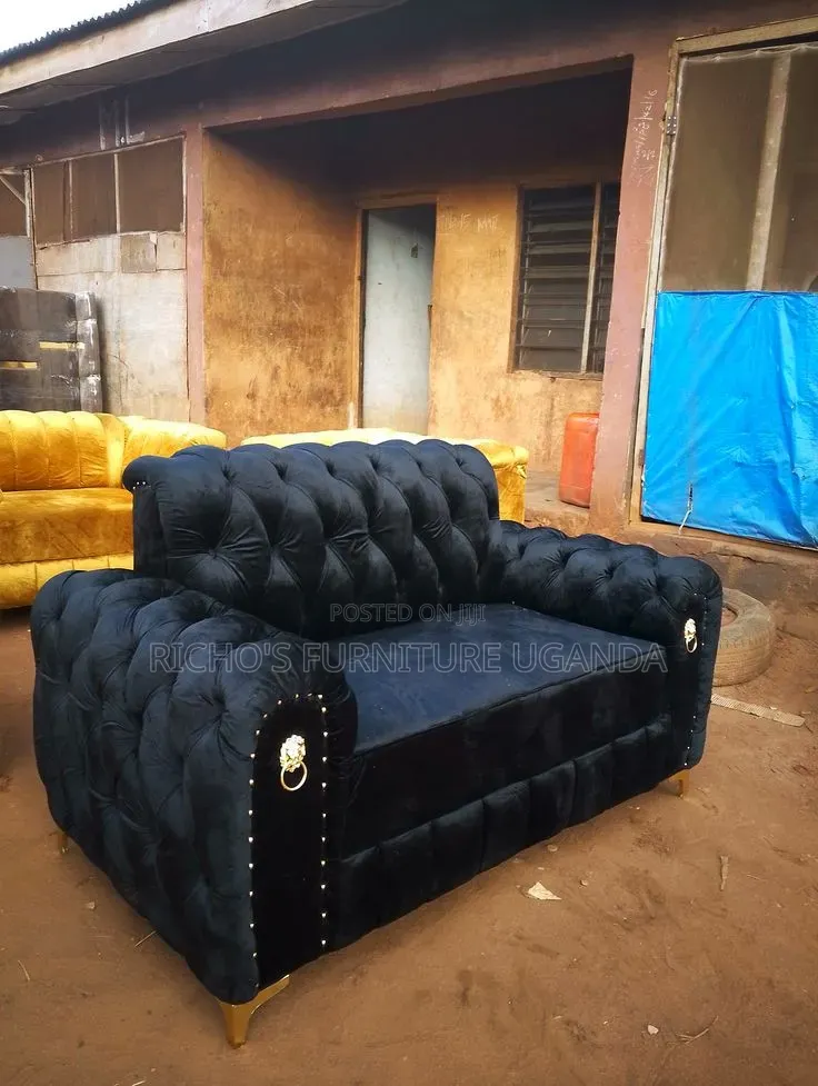 Simple Sofa Black