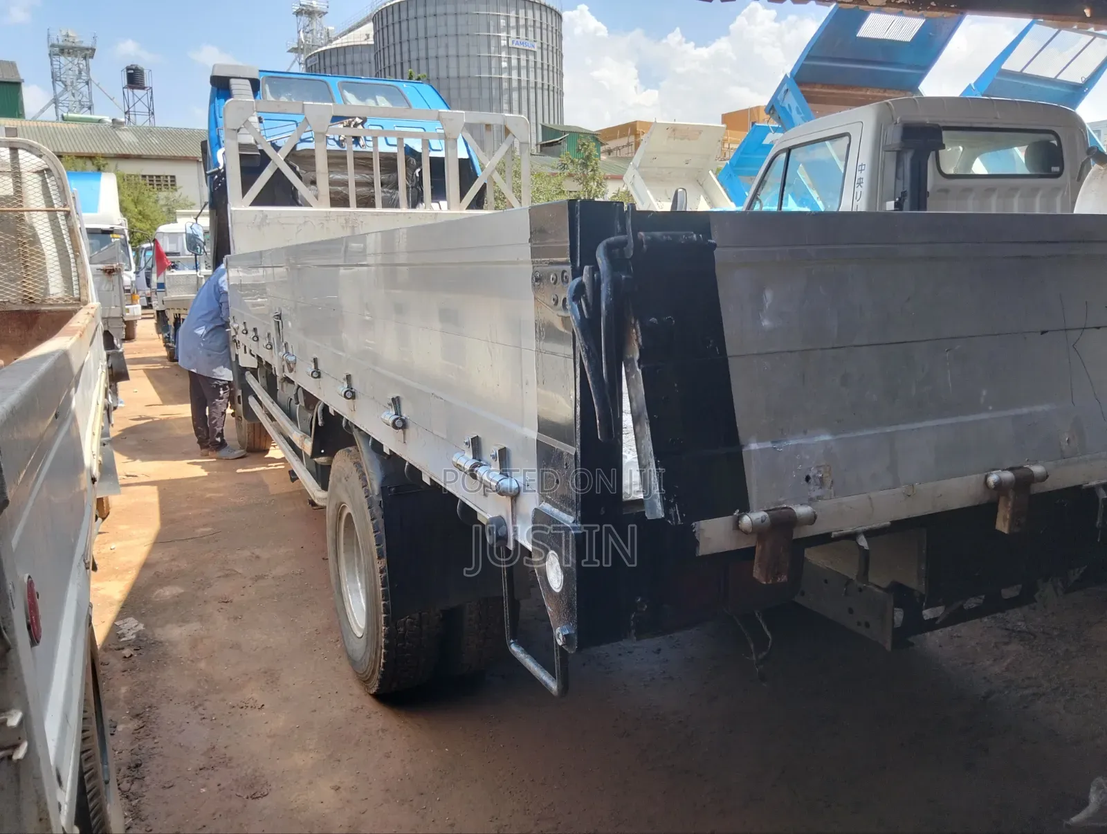 Isuzu Forward 350 1991 Blue