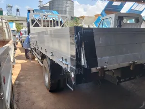 Isuzu Forward 350 1991 Blue