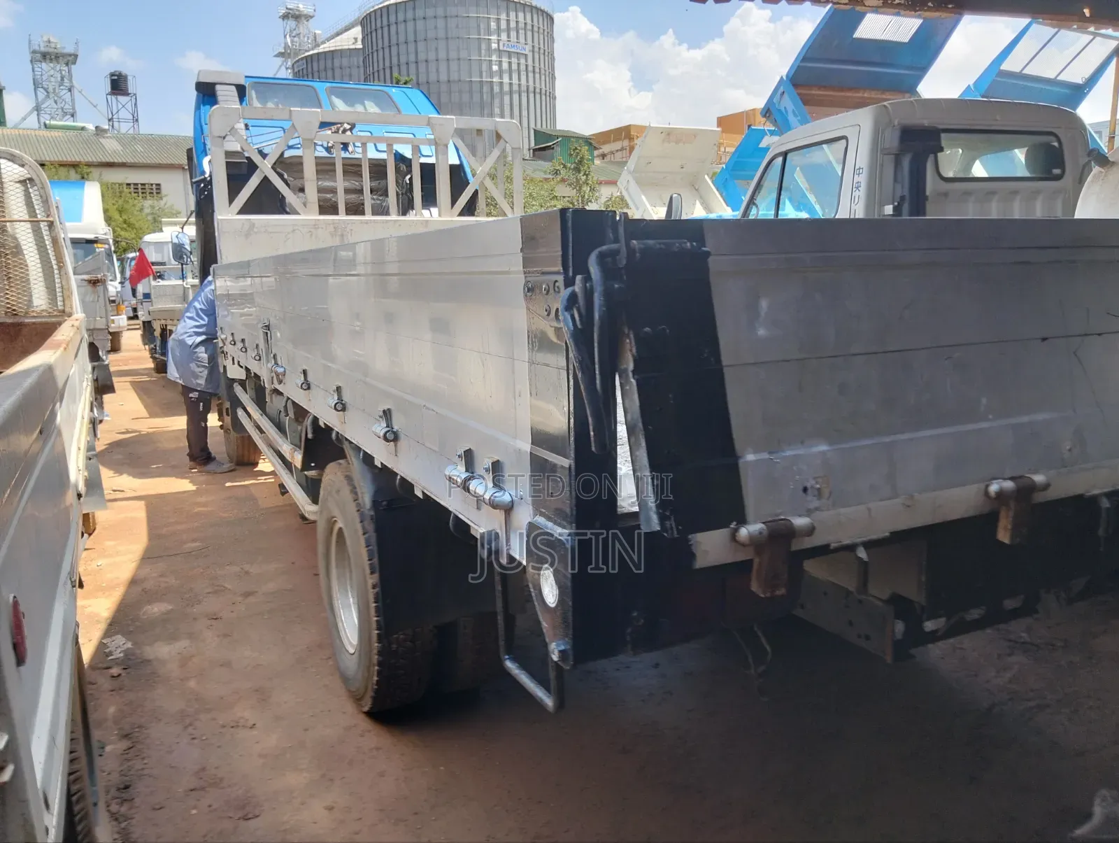 Isuzu Forward 350 1991 Blue