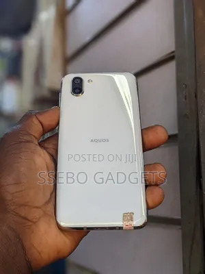 Sharp Aquos R2 64 GB White