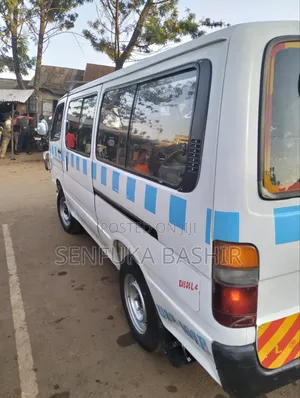 Toyota HiAce 2004 White