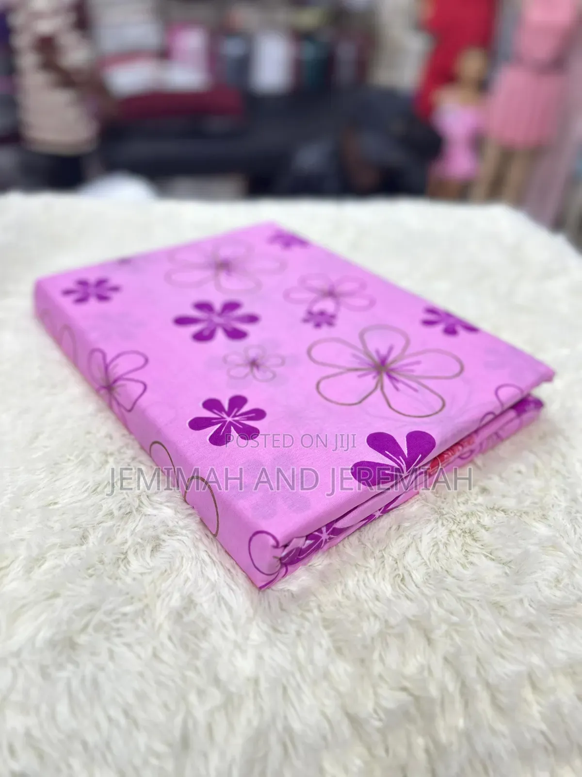 Apair of Bed Sheets and 2 Pillowcases