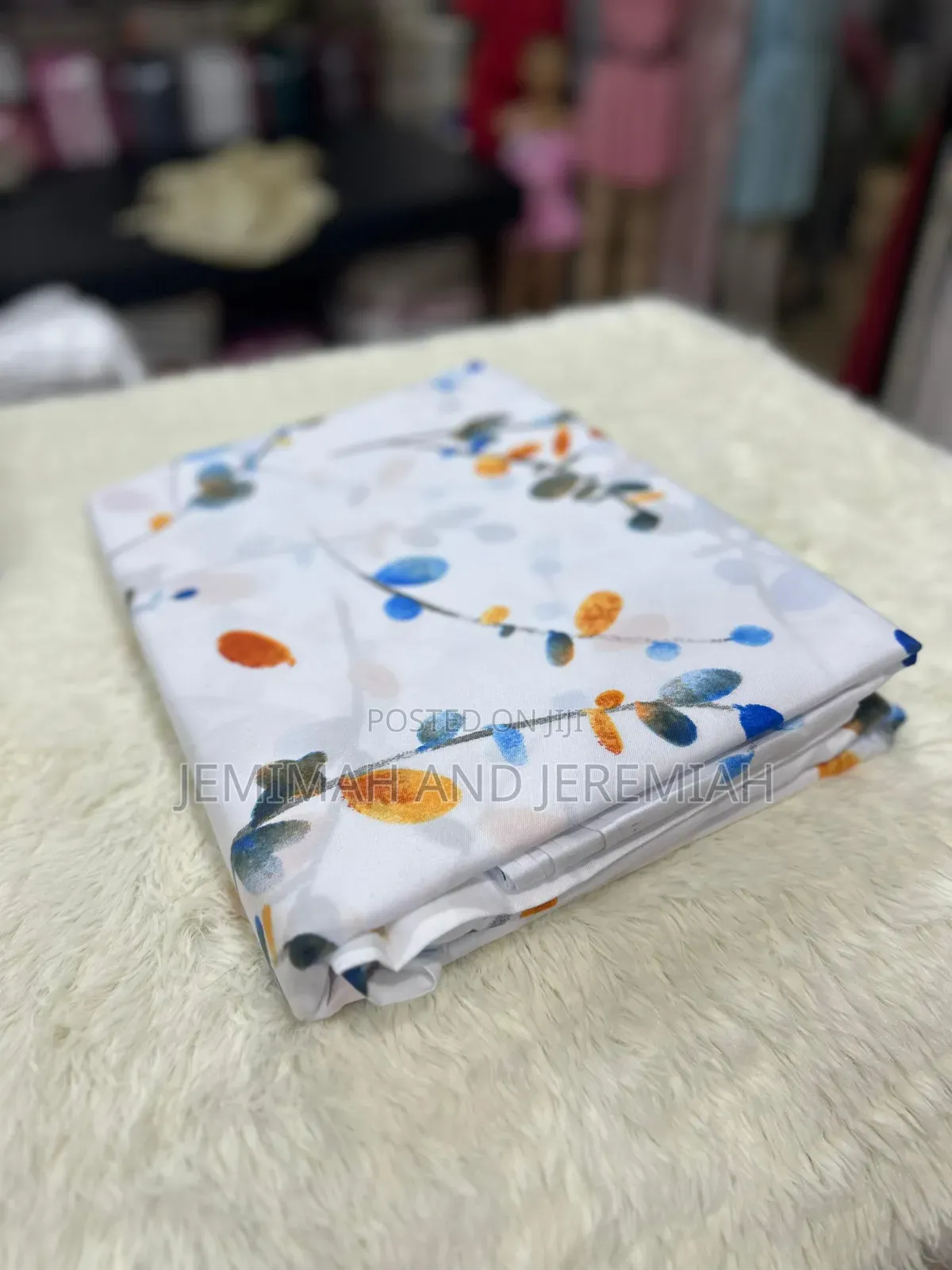 Apair of Bed Sheets and 2 Pillowcases