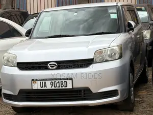 Toyota Corolla Rumion Hatchback 1.5 FWD 2012 Silver