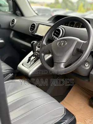 Toyota Corolla Rumion Hatchback 1.5 FWD 2012 Silver