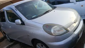 Toyota Fun Cargo 2005 Silver