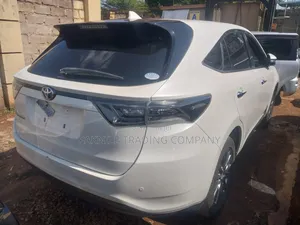 Toyota Harrier 2.0 2017 White