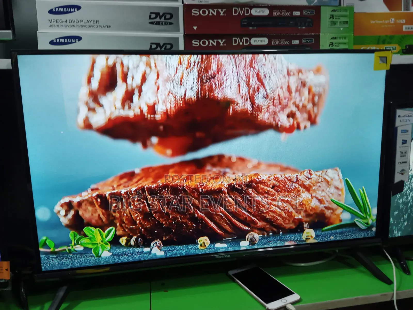 Hisense Smart 55 inches