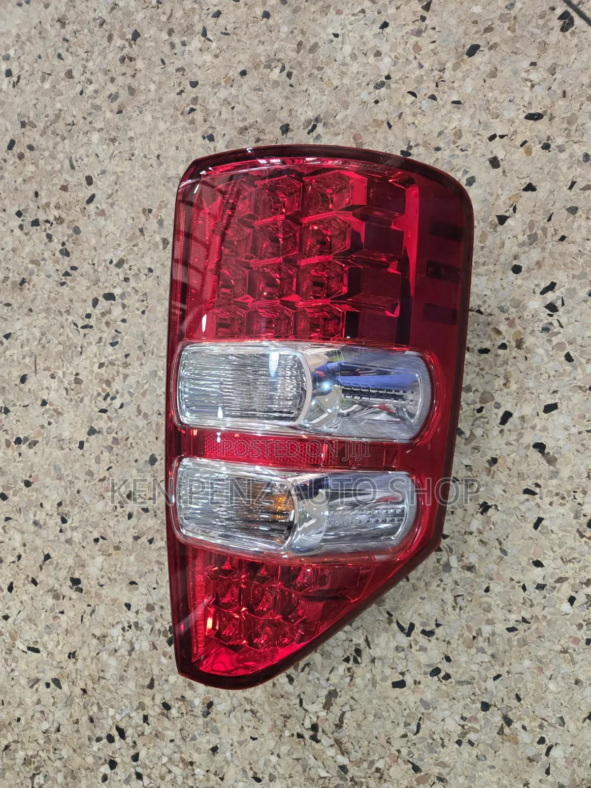Taillamp Toyota Noah 2010 - 2014 ( Used Japan)