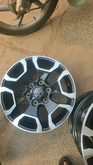 Rim 17 Tx Landcruiser 6 Holes Rim 17 Balck Silver