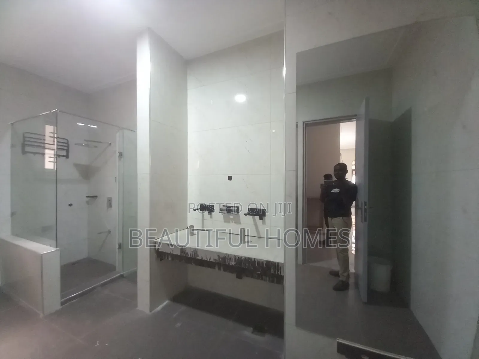 Furnished 5bdrm Mansion in Najjera, Kira for sale