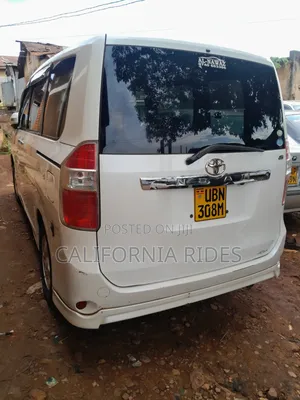 Toyota Noah 2010 White