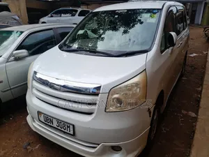 Toyota Noah 2010 White