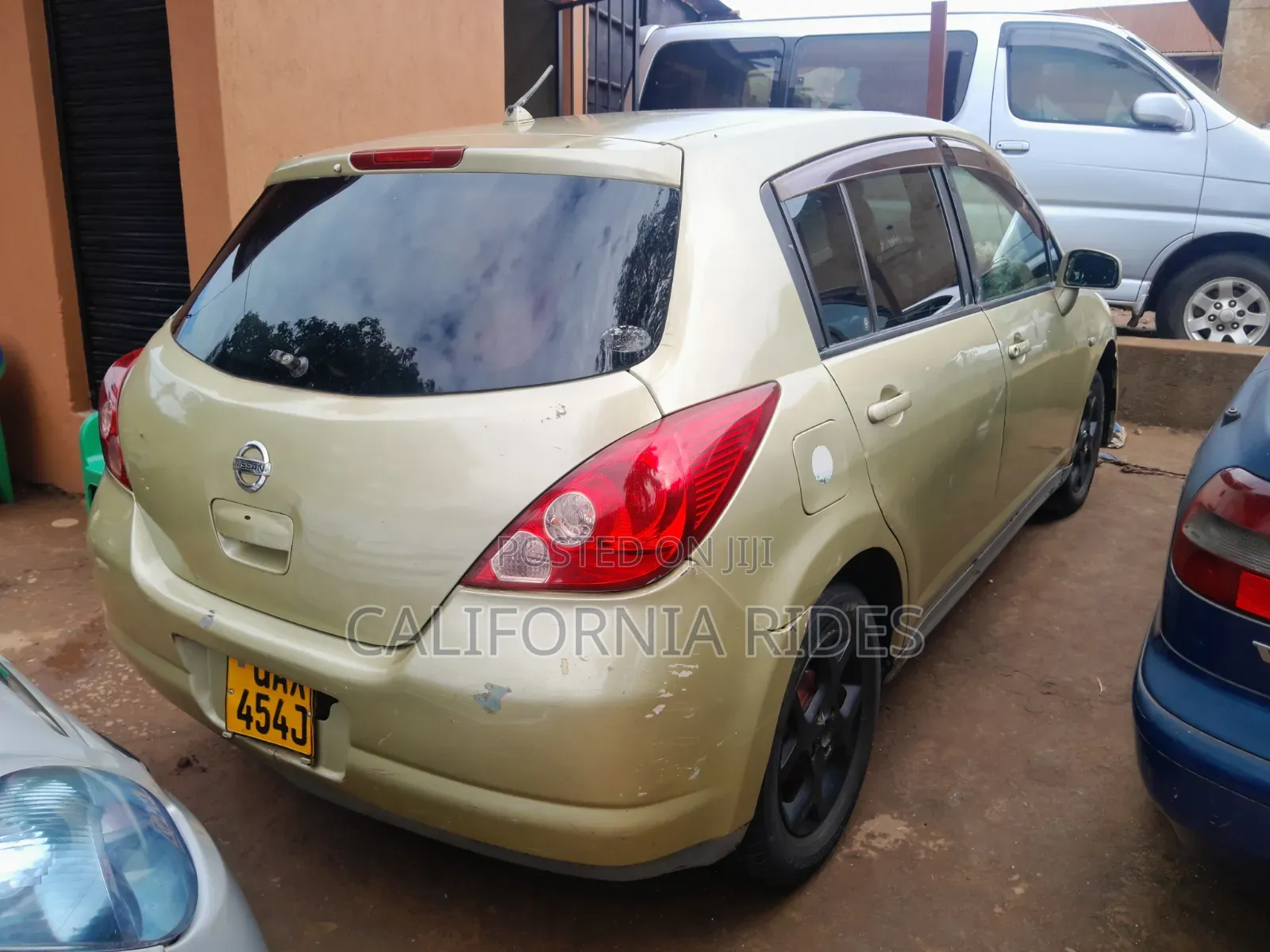 Nissan Tiida 2002 Gold