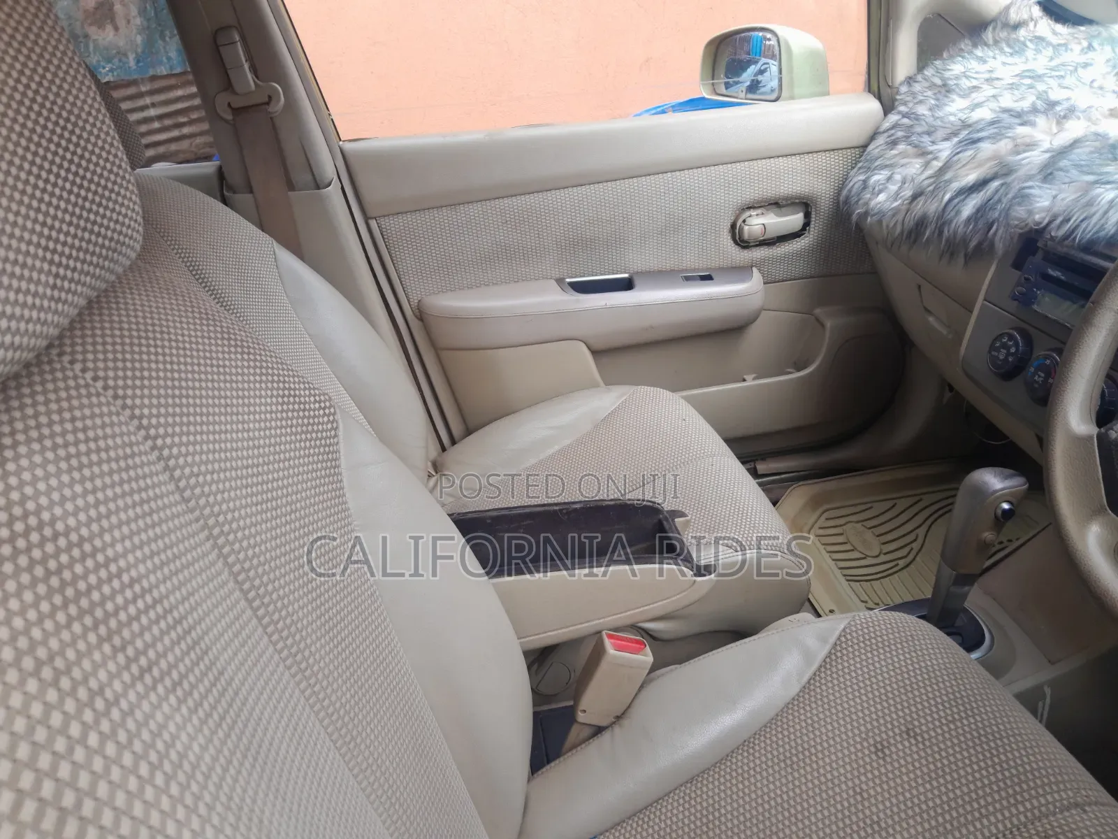 Nissan Tiida 2002 Gold