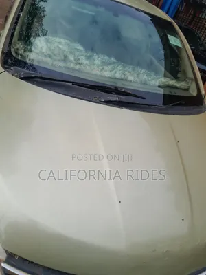 Nissan Tiida 2002 Gold
