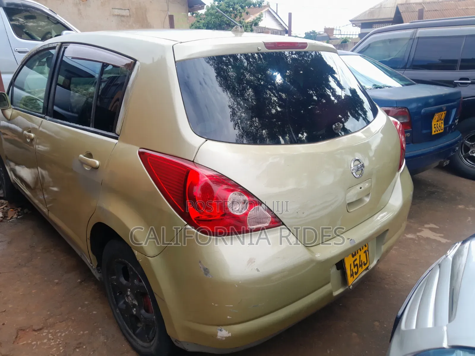 Nissan Tiida 2002 Gold