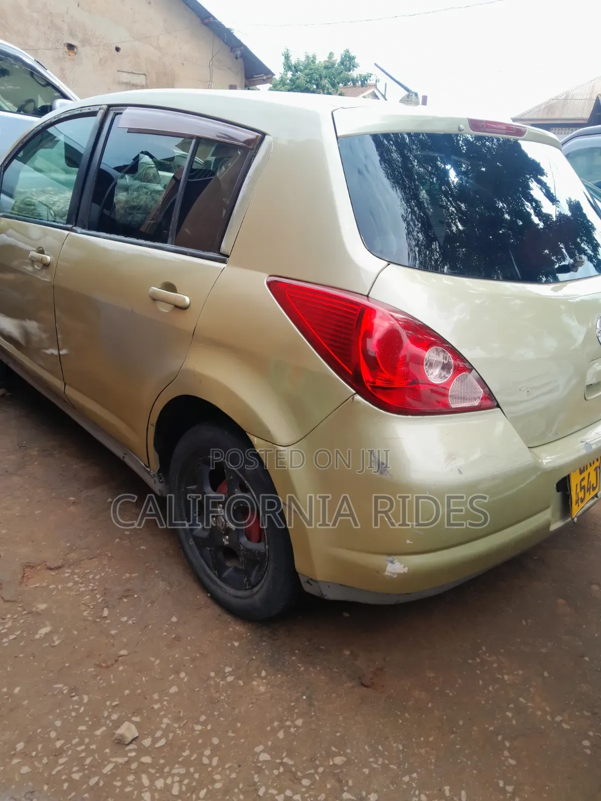 Nissan Tiida 2002 Gold