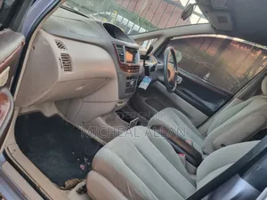 Toyota Nadia 2000 Gray