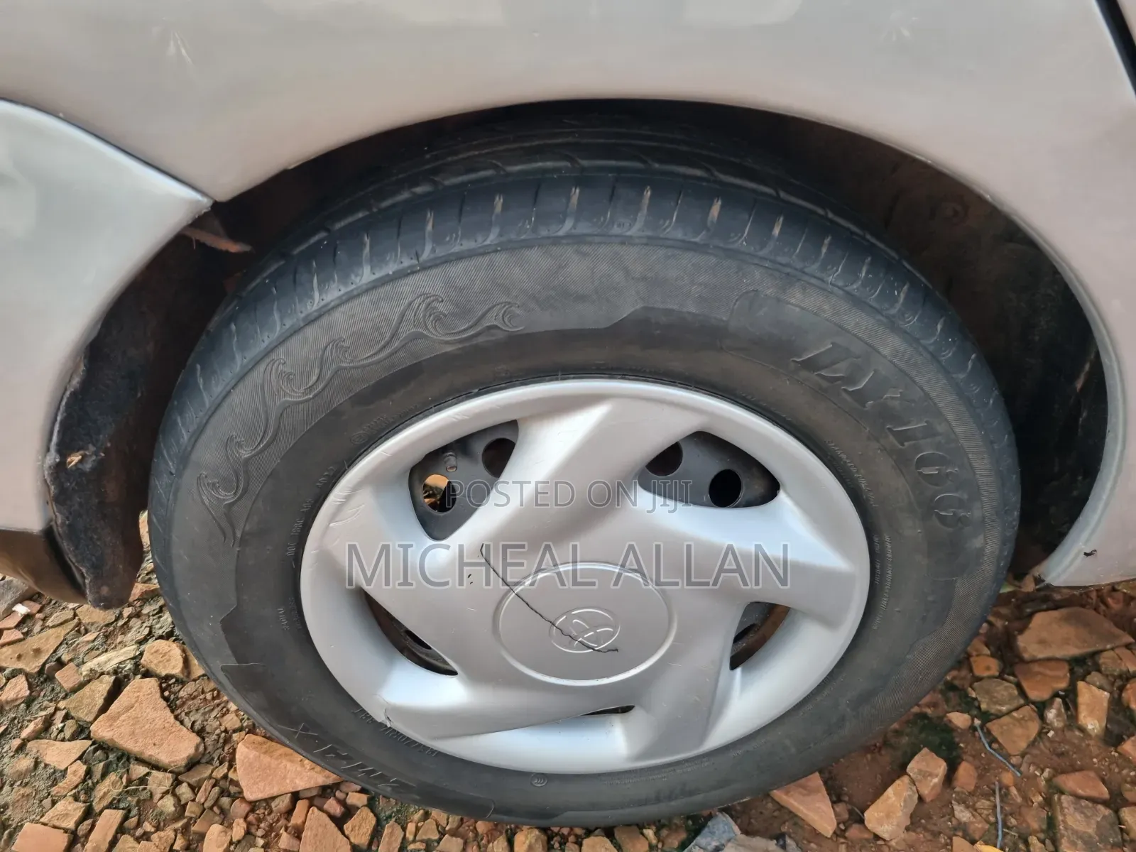 Toyota Platz 2000 Silver