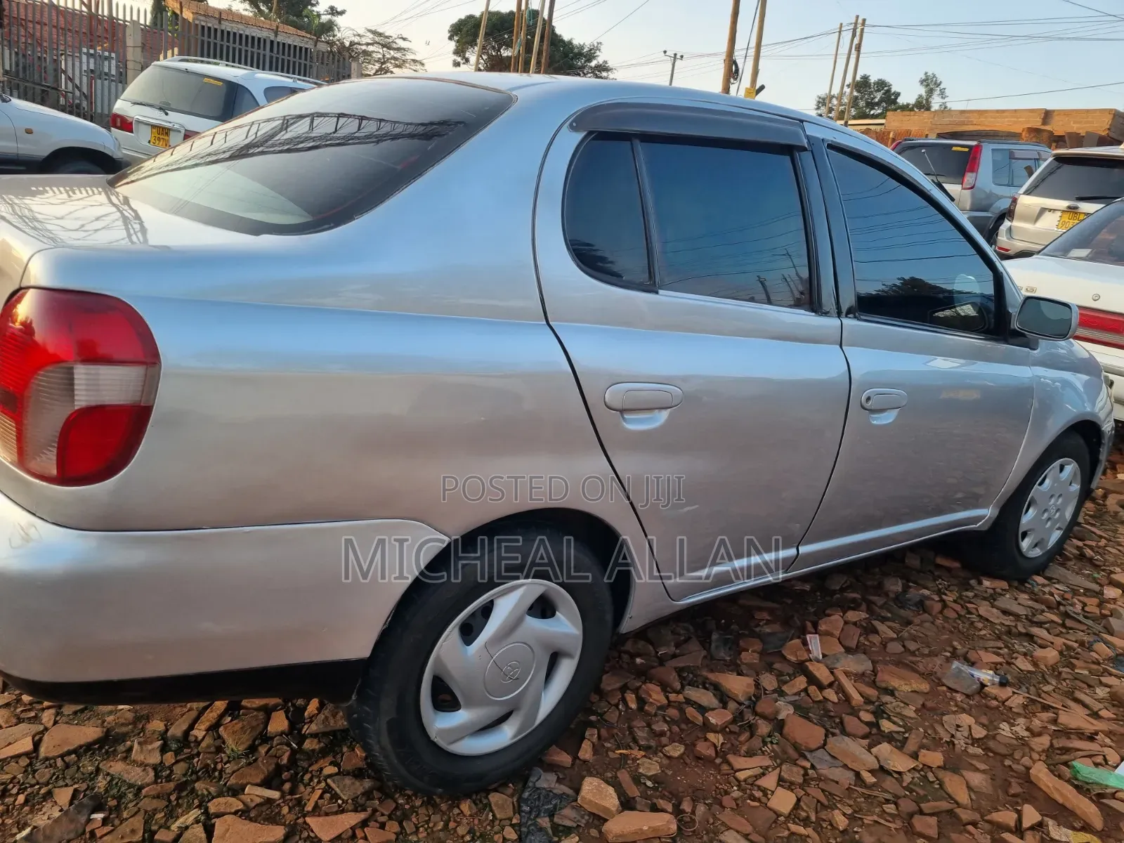Toyota Platz 2000 Silver