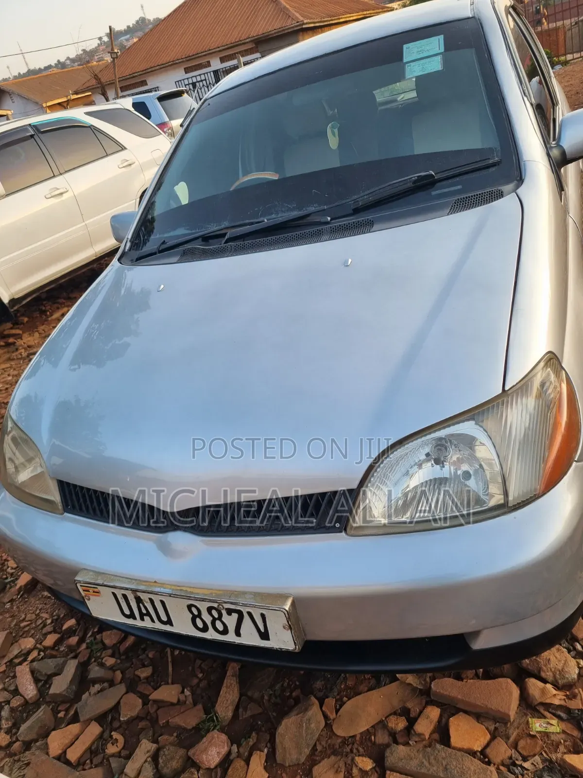 Toyota Platz 2000 Silver