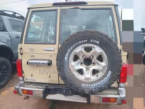 Toyota Land Cruiser 2015 Brown