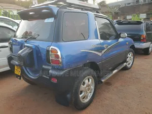 Toyota RAV4 1999 Blue