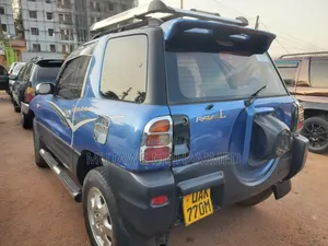 Toyota RAV4 1999 Blue