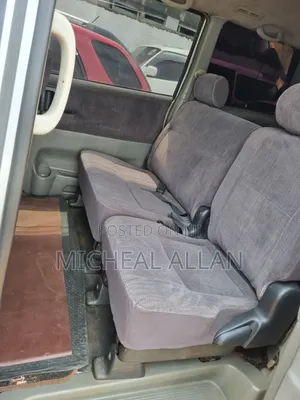 Toyota Noah 2005 Silver