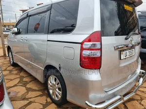Toyota Noah 2013 Silver