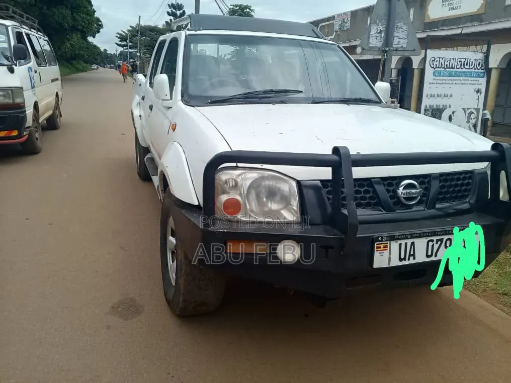 Nissan Advan 2002 White