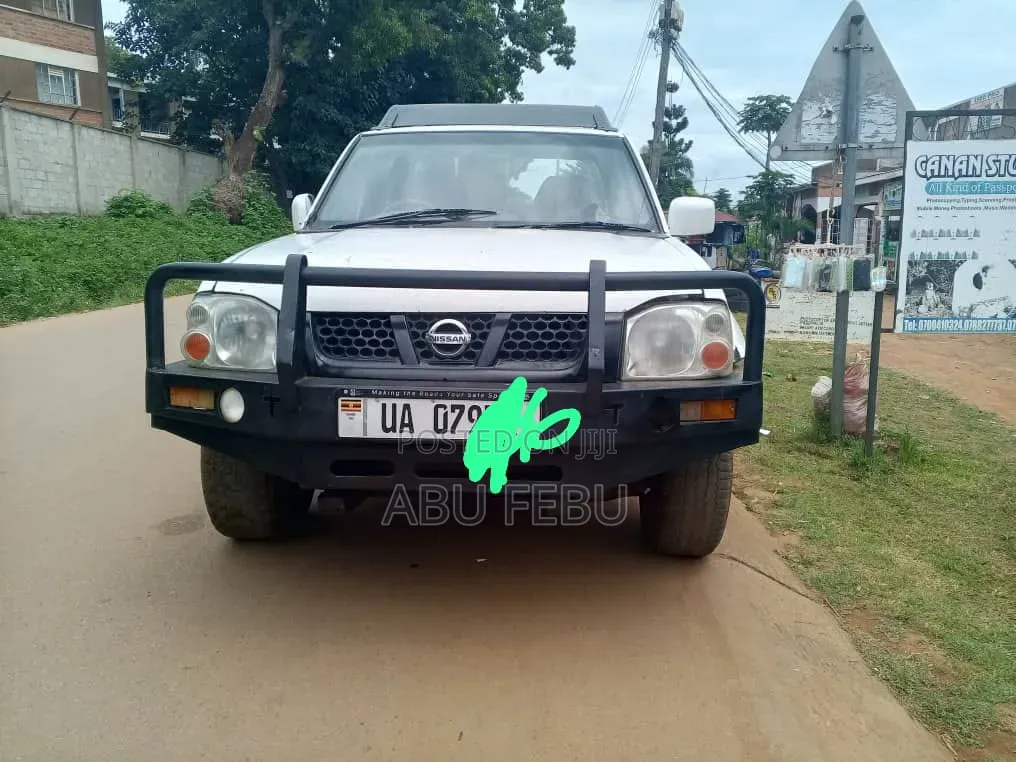 Nissan Advan 2002 White