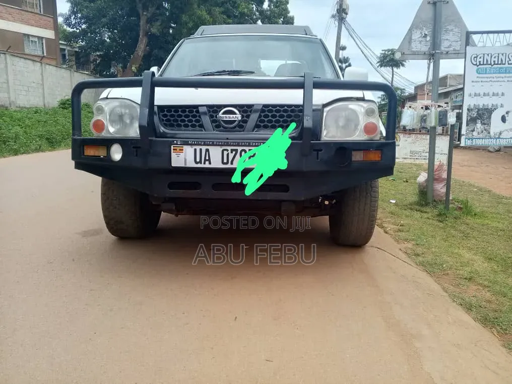 Nissan Advan 2002 White