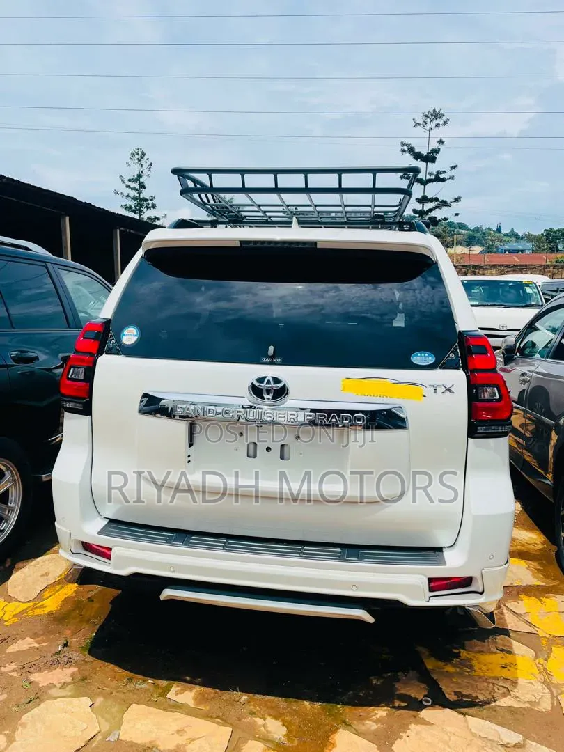 Toyota Land Cruiser Prado 2.8 2018 White