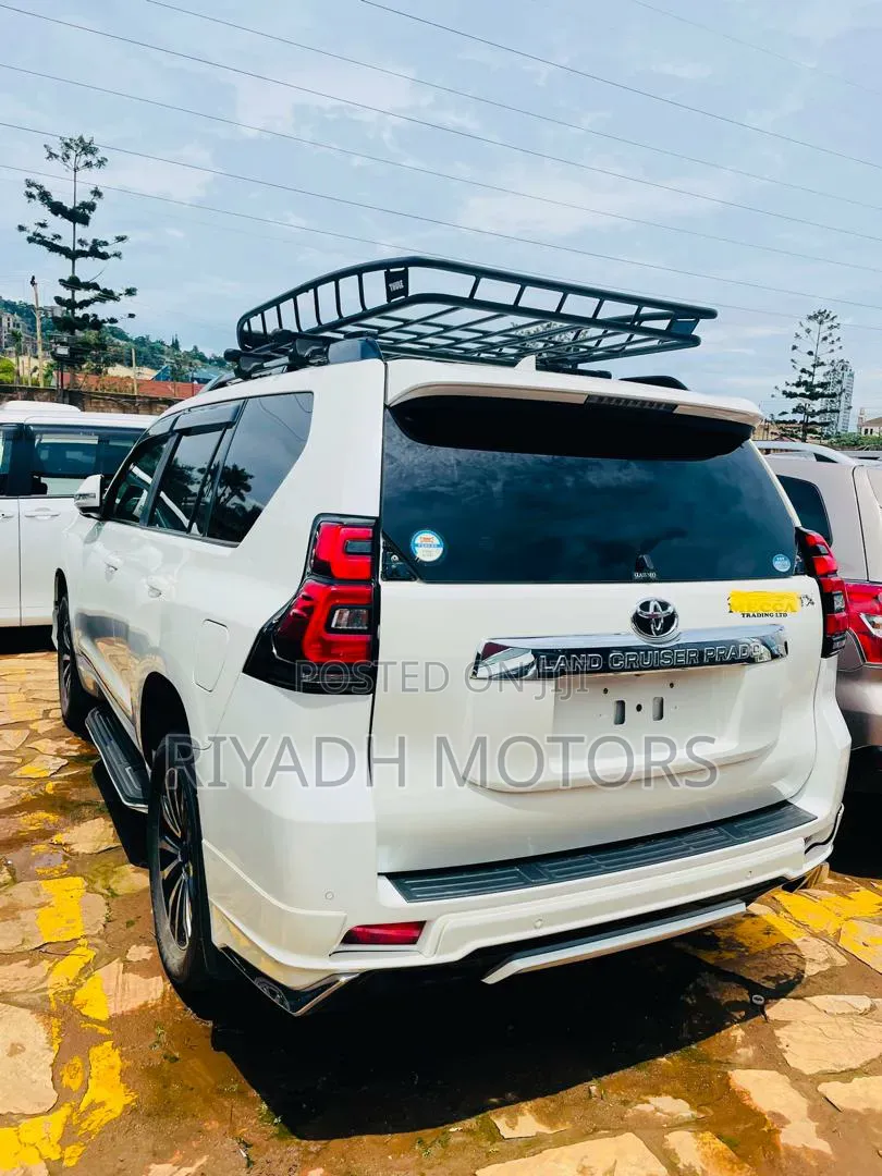 Toyota Land Cruiser Prado 2.8 2018 White