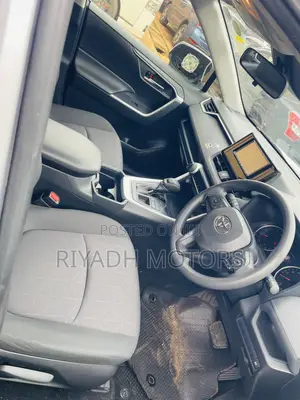 Toyota RAV4 Limited FWD 2020 Silver