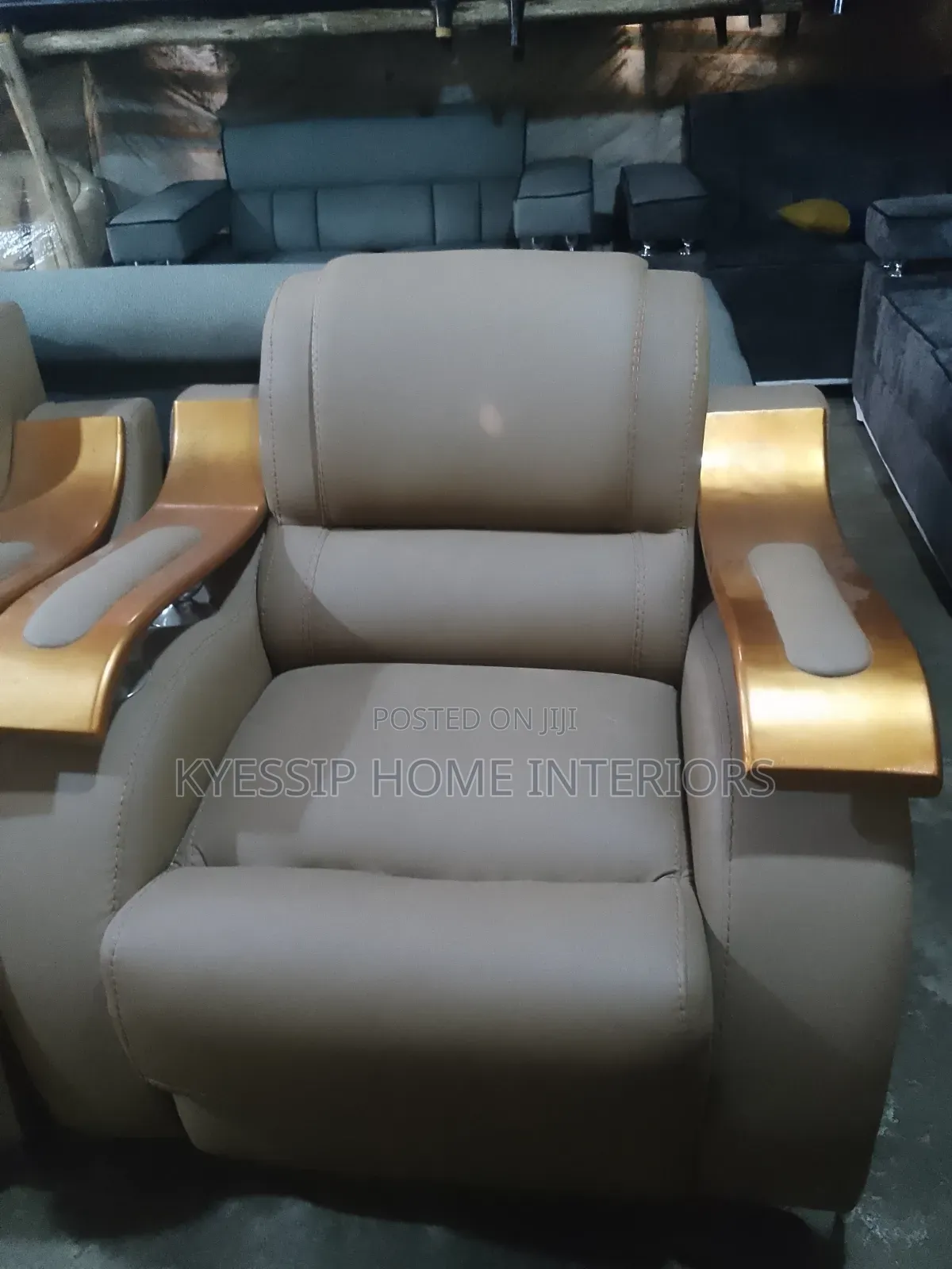Fibre Sofaset ,5 Seater