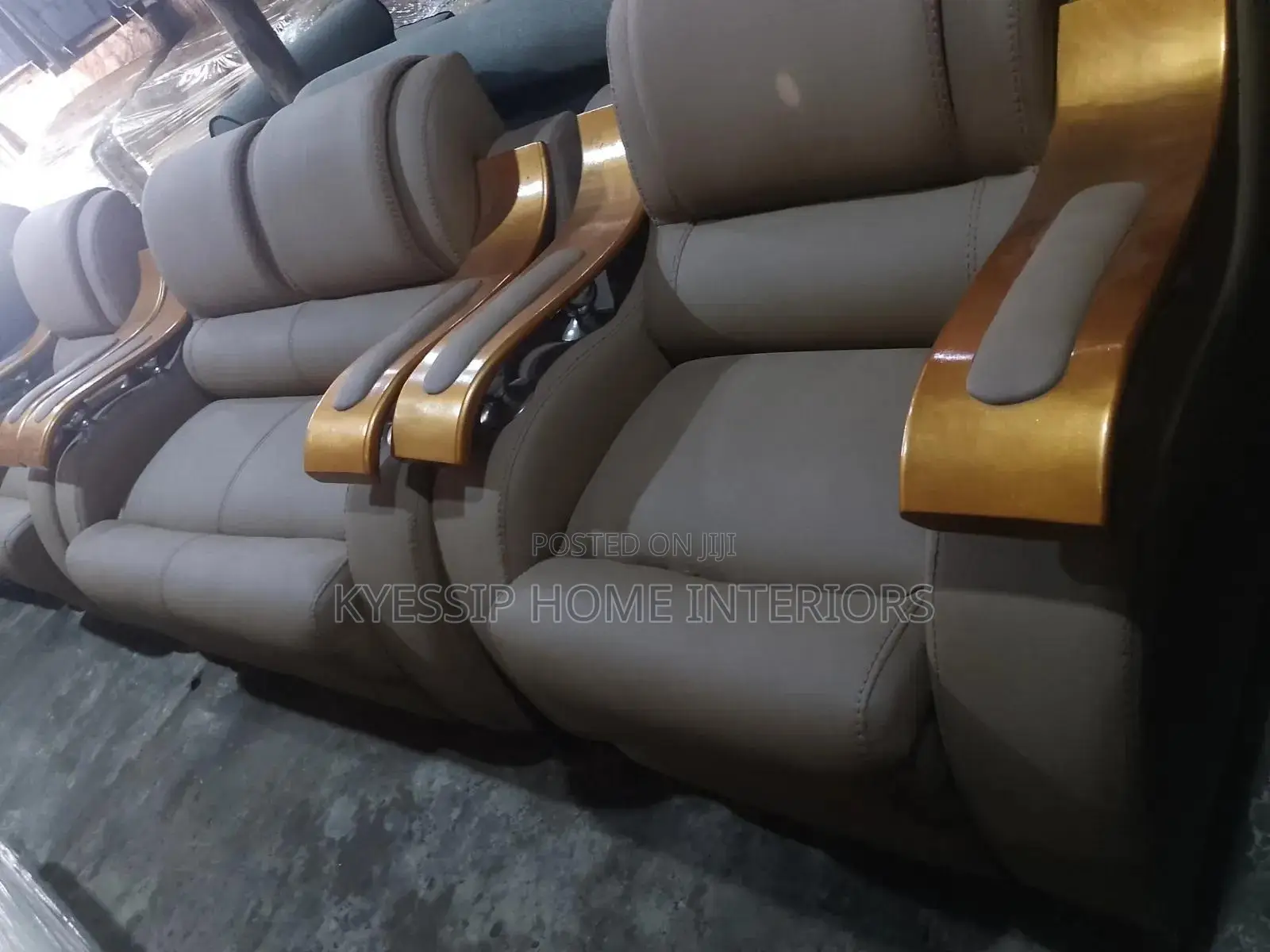 Fibre Sofaset ,5 Seater
