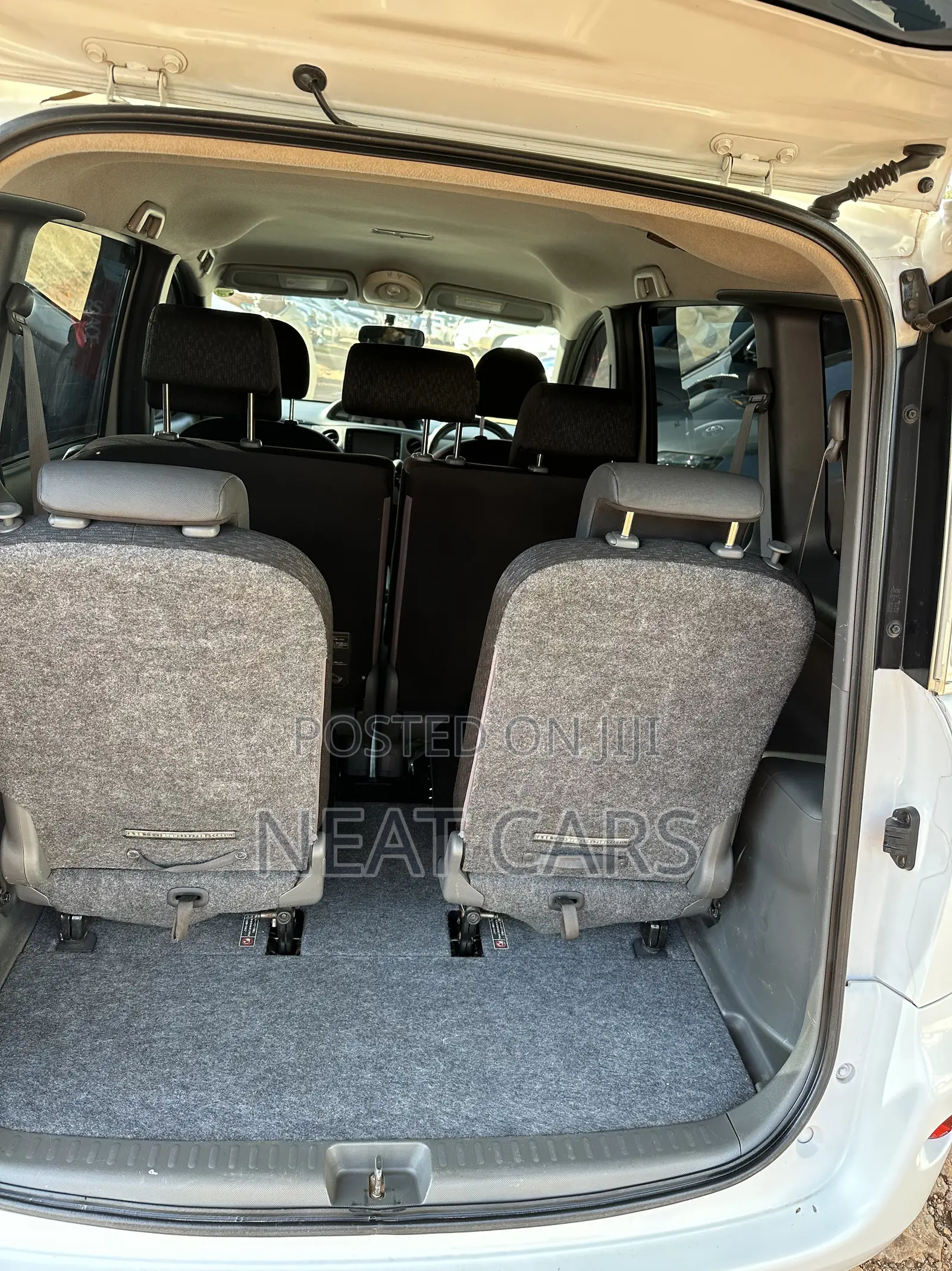Toyota Sienta 2012 Pearl