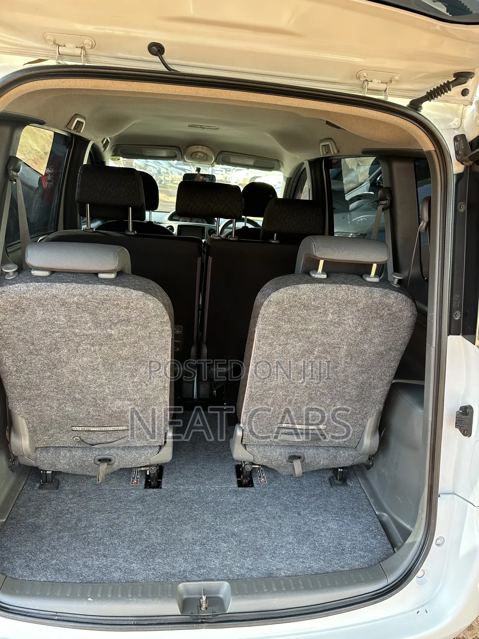 Toyota Sienta 2012 Pearl