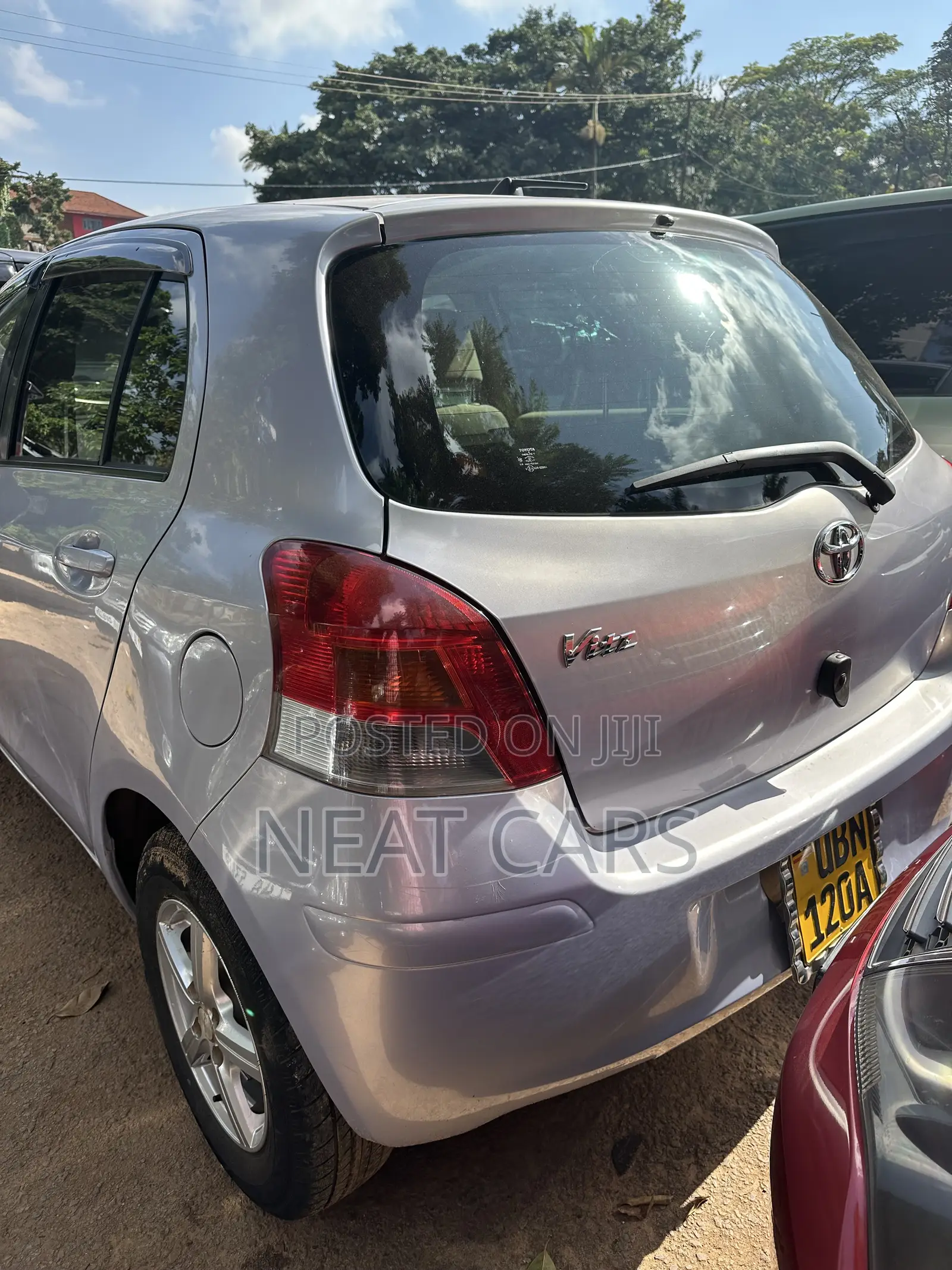 Toyota Vitz 2010 Silver