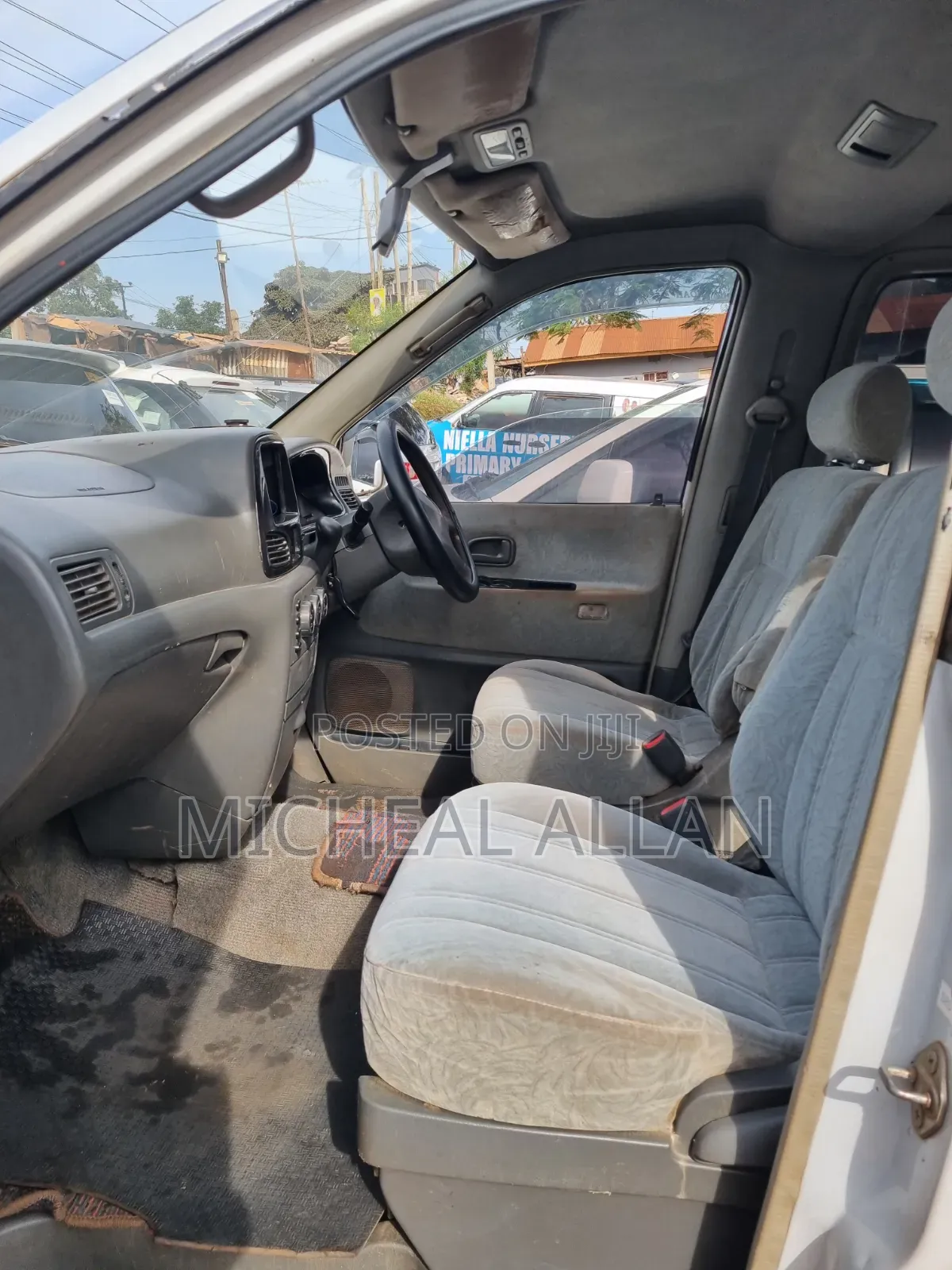 Toyota Noah 2001 White